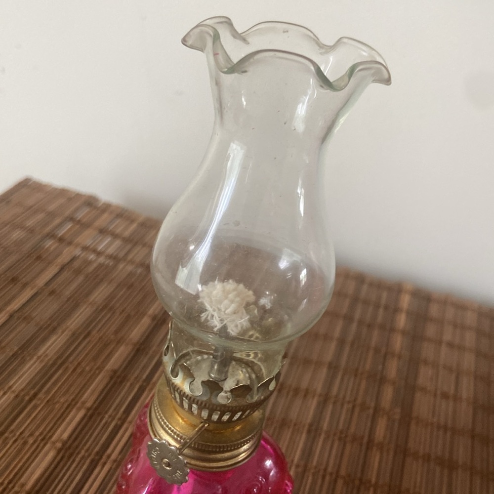 Vintage Pink Glass Oil Kerosene Lamp Fish Design Clear Top Medium Sized 8 Inches - Picture 3 of 7